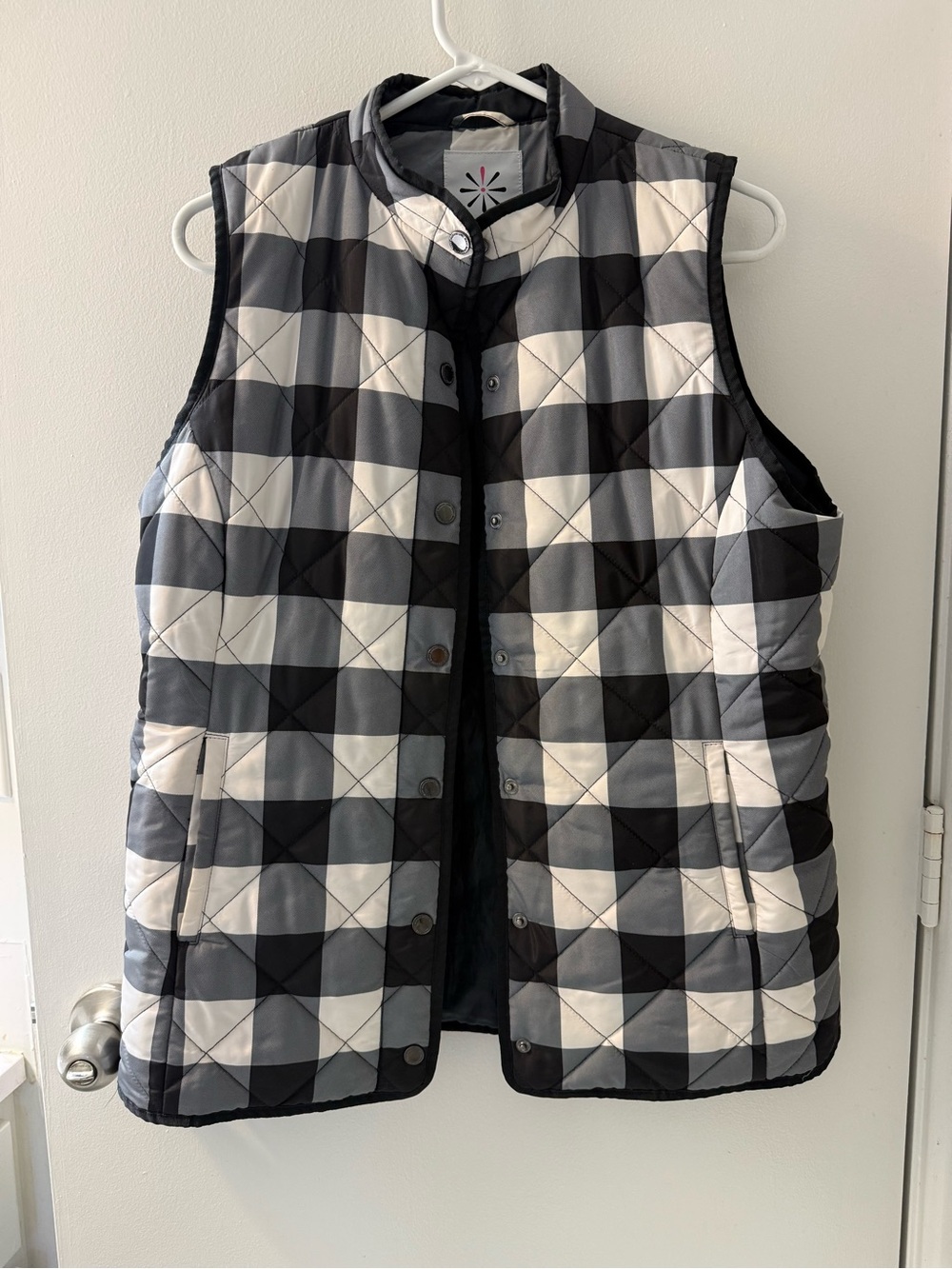 LIKE NEW! Isaac Mizrahi Black & White Quilted Check Vest
